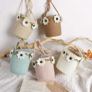 Mini bolsos de paja hechos a mano para niños con margaritas en 3D y en cinco colores
