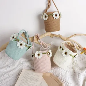 Mini bolsos cubo de paja para niños con flores 3D en marrón, azul, rosa y crema