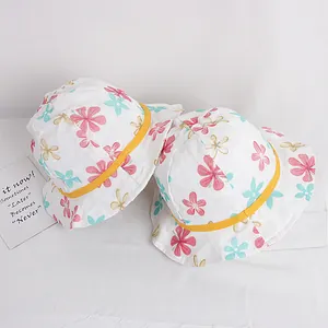Lot de 2 chapeaux de soleil en coton pour bébés avec fleurs et bordure ondulée douce
