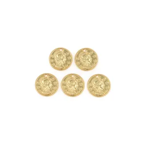Cinq pendentifs pièces vintage dorés 18K avec portrait en relief pour création de bijoux
