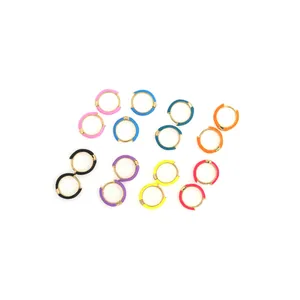 Créoles minimalistes plaquées or 18 carats avec ensemble en émail de huit couleurs vives