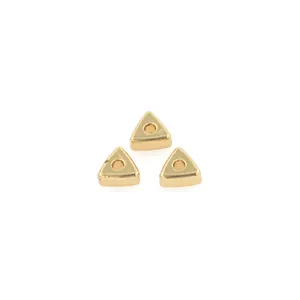 Trois perles de connexion triangulaires plaquées or 18K pour la création de bijoux DIY