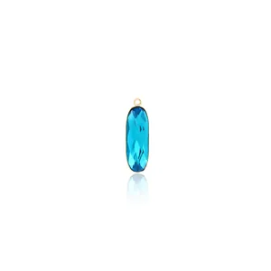 Pendentif ovale plaqué or 18 carats avec zircon bleu et bordure métallique élégante