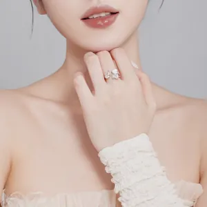 Anillo ajustable de plata S925 con circonitas en forma de pera y corazón incrustadas