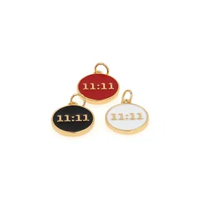 Pendentifs ovales 11:11 en rouge, noir et blanc avec montures en métal doré 18K