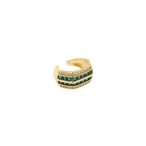 Detail eines 18K vergoldeten verstellbaren Rings mit grünen Zirkonia und weißen Steinen