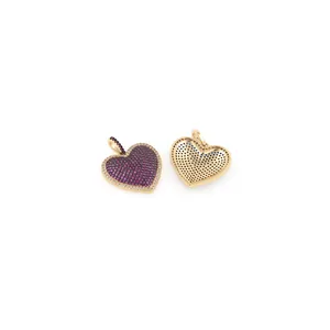 Ciondolo a cuore placcato oro 18K con pavé di zirconi viola e retro con filigrana