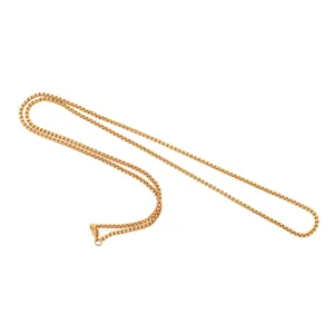 Détail d'un collier chaîne box plaqué or 18 carats avec fermoir mousqueton de qualité