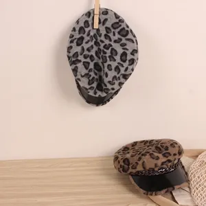 Casquette Gavroche Imprimé Léopard pour Enfants avec Chaîne en Métal Automne Hiver Chaud Baker Boy Chapeau pour Filles Garçons