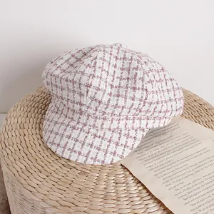Berretto ottagonale in tweed a quadri rosa e bianchi per bambini stile vintage