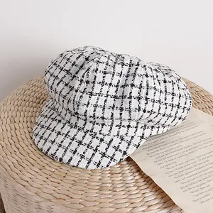 Cappello retrò a quadri bianchi e neri in tweed per bambini con visiera corta