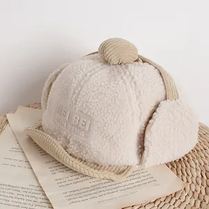 Teddy-Fleece Wintermütze für Kinder mit Cord-Schirm und weichem Plüsch-Bommel