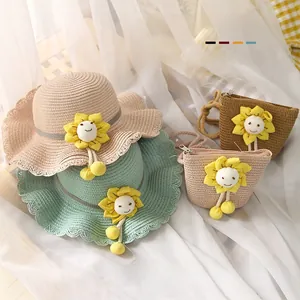 Détail d'un chapeau de paille et d'un sac à bandoulière tournesol assorti pour filles