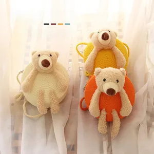 Trois sacs bandoulière en paille tissée pour enfants avec ours en peluche 3D
