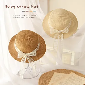Chapeau de soleil en paille pour bébé avec ruban en dentelle blanche et nœud élégant