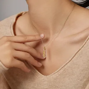 Collier élégant en argent S925 doré avec pendentif MAMA et halo en zircone cubique