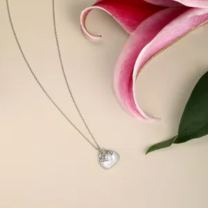 Collier en argent S925 avec pendentif sac matelassé orné d'une perle blanche nacrée