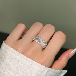 Exquisito anillo de plata S925 con circón rosa cuadrado y pavé de diamantes finos