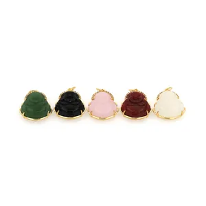 Set de cinco colgantes de Buda bañados en oro 18K con piedras de resina y circonitas