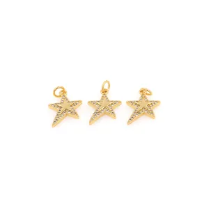 Trois pendentifs étoiles plaqués or 18 carats avec oxydes de zirconium sertis