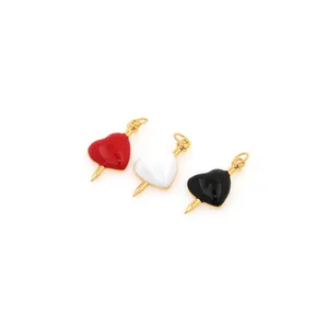 18K vergulde hartvormige hangers met pijl in rood, wit en zwart emaille decor