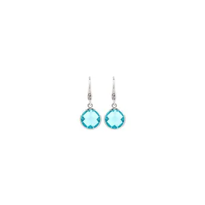 Détail de boucles d'oreilles en cristal bleu clair et zircons plaqués or 18 carats
