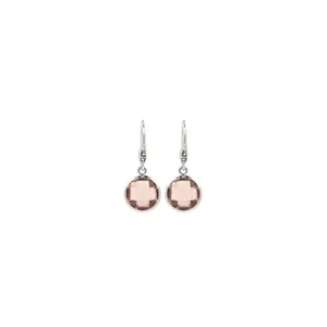 Détail de boucles d'oreilles créoles dorées 18K avec pendentif zircon champagne rond sur blanc