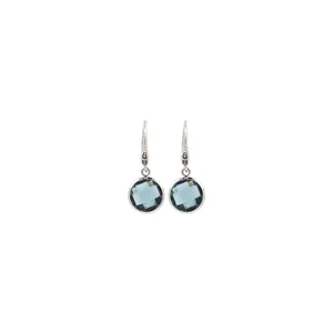 Détails de boucles d'oreilles en argent avec pierres précieuses bleues rondes facettées