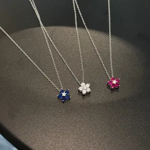 S925 Silber Halsketten mit Blumenanhänger und Zirkon-Steinen in Blau, Weiß und Rot