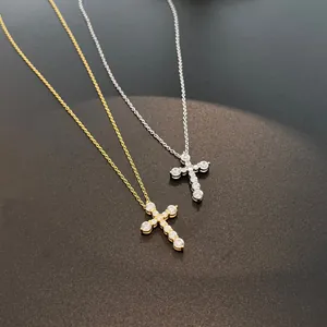 Elegante Halsketten aus S925 Sterlingsilber mit Kreuzanhängern und Zirkonia-Besatz