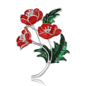 Broche fleur de coquelicot en émail rouge exquis avec tige argentée sur fond blanc