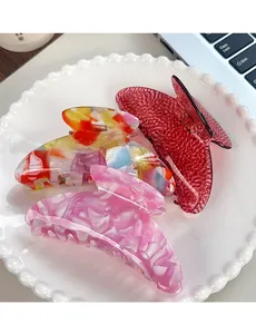Drei-teiliges Set Haarklammern aus Acetat mit Marmor- und Blumenmuster in einer Schale