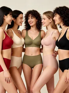 Détail de cinq ensembles de lingerie sans couture en rouge, beige, vert, rose et noir chic