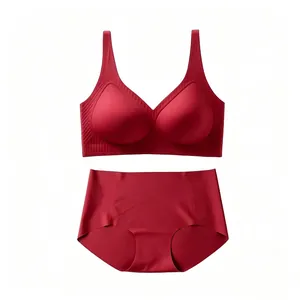 Ensemble soutien-gorge sans coutures rouge foncé col V sans armature et culotte assortie