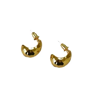 Vintage hammered texture crescent moon stud earrings in gold plated 925 silver finish