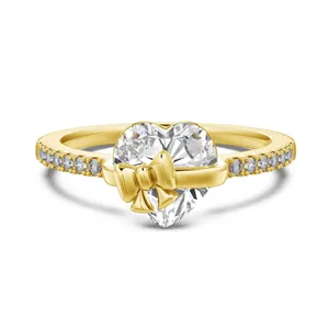 Bague en or avec zircon en forme de cœur, nœud élégant et pierres latérales