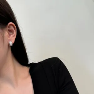 Pendientes de aro anchos de plata S925 con circonitas blancas brillantes en modelo