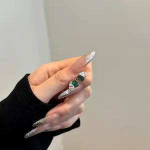 Élégantes boucles d'oreilles en argent S925 avec pierre verte émeraude et zircon goutte