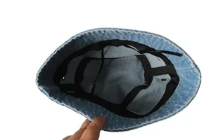 Chapeau bob en denim bleu clair pour enfants avec cordon réglable et bandeau interne