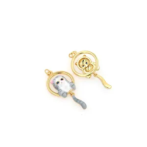 Collane con ciondolo a gatto placcate oro 18K con smalto e coda mobile