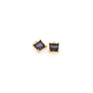 Makrofoto von 18K vergoldeten quadratischen lila Zirkonia-Anhängern für DIY-Schmuck