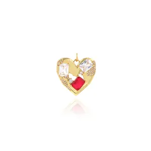Pendentif cœur plaqué or 18 carats avec pierre rouge et accents de zircone cubique