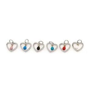 Set mit sechs Herzanhängern, 18 Karat vergoldet, Zirkonia-Pavé und bunten Tropfenperlen