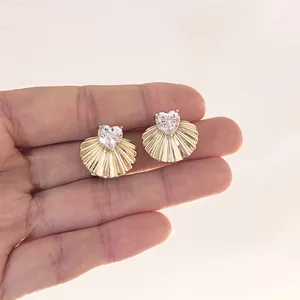 Pendientes de abanico en plata S925 con circón de corazón y acabado en oro fino