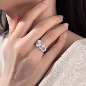 Vue détaillée de la bague papillon en argent S925 avec zircons marquise et ronds