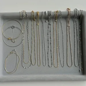 Selección de collares minimalistas de plata de ley S925 en acabados de oro y oro rosa