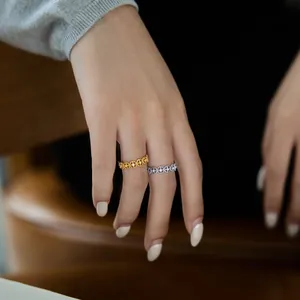Bague élégante en argent s925 dentelle évidée avec zircons brillants scintillants