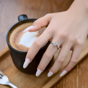 Elegant S925 sterling silver ring with a round cubic zirconia in a six-prong setting
