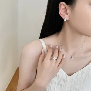 Elegante set di gioielli in argento S925 con pietre di zirconia cubica a goccia