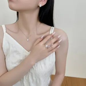 Elegante set di gioielli in argento S925 con zirconi a forma di goccia a pera